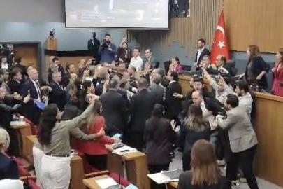 İzmir Büyükşehir Belediyesi Meclis Toplantısında arbede