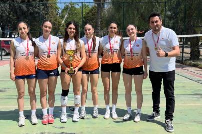 İzmir Ekonomi, denizde ve filede şampiyon