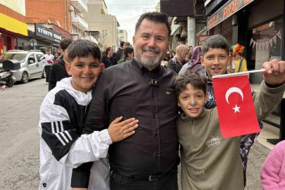 İzmirli işletmeciden 23 Nisan’da binlerce çocuğa pide ve bayrak