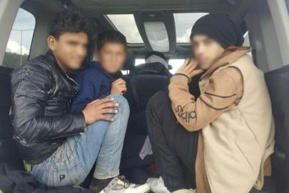 Jandarmanın durdurduğu araçtan 7 düzensiz göçmen çıktı: 2 tutuklama