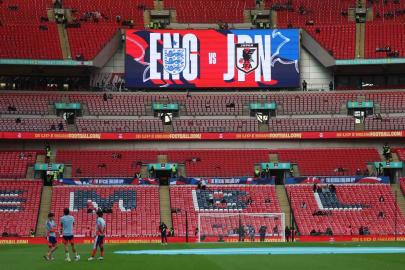 Japon taraftarlar, dünyaya örnek olmaya devam ediyor