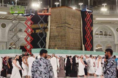 Kabe-i Muazzama duvarları bakıma alındı