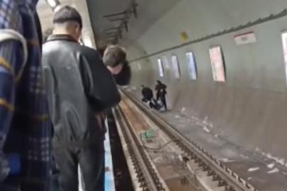 Kadıköy metro istasyonunda intihar girişimi vatandaşlar tarafından engellendi