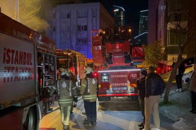 Kağıthane’de 5 katlı iş hanında yangın