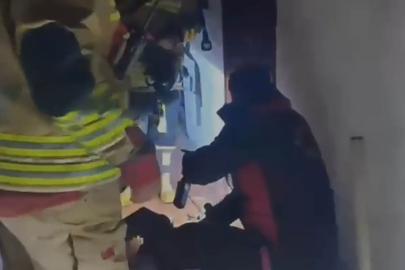 Kahramanmaraş’ta çıkan yangında evde mahsur kalan vatandaşı itfaiye kurtardı