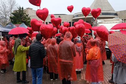 Kahramanmaraş’ta kalp balonlarıyla otizme dikkat çekildi
