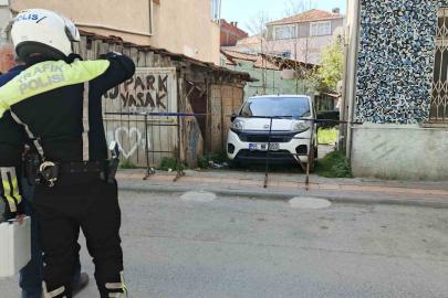 Kaldırımı kapatan bariyer kazaya neden oldu: 2 yaşındaki çocuk yaralandı