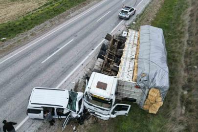 Kamyon ve tankerin karıştığı kazada faciadan dönüldü