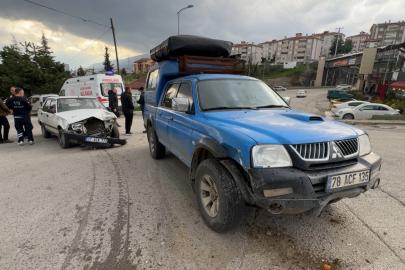 Kamyonetle otomobil çarpıştı: 1 yaralı