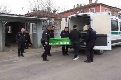 Kan donduran cinayet: İki kardeş bir oldu, babalarını bıçak ve baltayla öldürdü