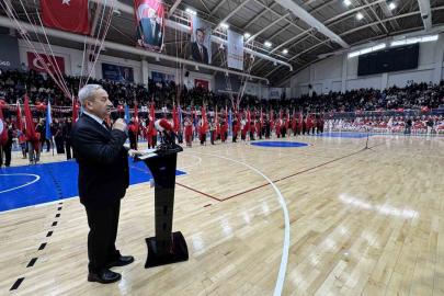Karabük’te 23 Nisan coşkusu spor salonuna sığmadı