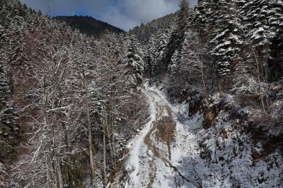Karabük’ün beyaza bürünen yüksek kesimleri dronla görüntülendi