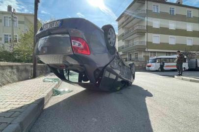 Karaman’da çarpışan otomobillerden biri takla atarak ters döndü: 1 yaralı