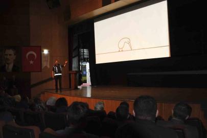 Karaman’da "En iyi narkotik polisi anne" semineri