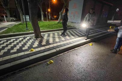 Karaman’da tüfekle rastgele ateş açıldı: Saçmalar otomobil ile binaya isabet etti