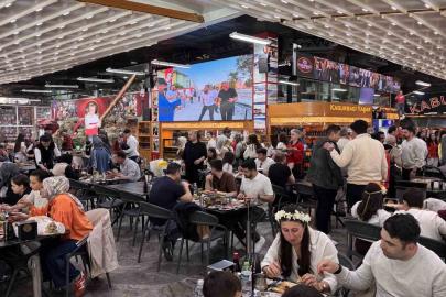 Karnaval esnafın yüzünü güldürdü, kebapçılar doldu taştı