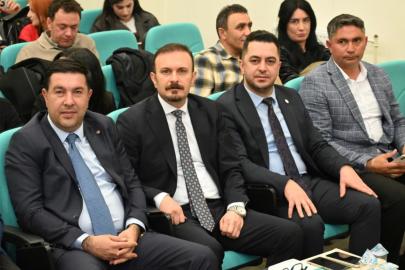 Kars’ta, "Zirvede Kadın" paneli yoğun ilgi gördü