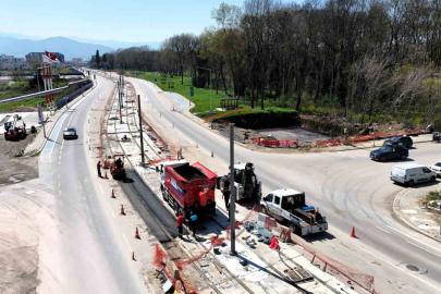 Kartepe Tramvay Hattı’nda duraklar kurulmaya başlandı