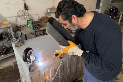 Kartepe’de eskiyen çöp konteynerleri onarılarak yeniden kullanıma sunuluyor