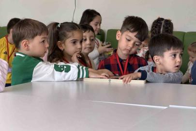 Kartepe’de minikler Kütüphaneler Haftası’nı müzikli masallarla kutladı