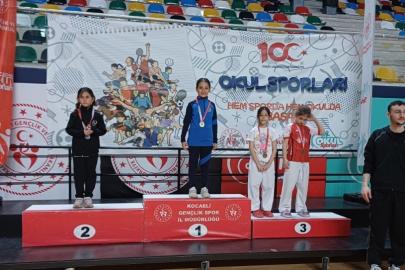 Kartepe’nin karateci yıldızlarından madalya yağmuru