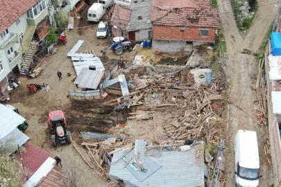 Kastamonu’da çıkan fırtına sırasında ahır çöktü: 4 büyükbaş hayvan telef oldu