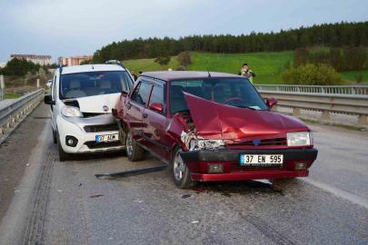 Kastamonu’da iki ayrı trafik kazasında 6 kişi yaralandı