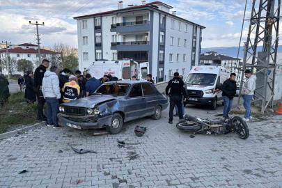 Kastamonu’da otomobil ile motosiklet çarpıştı: 3 yaralı