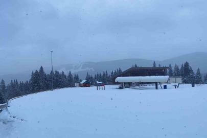 Kastamonu’nun yüksek kesimlerinde kar yağışı ve fırtına etkili oluyor