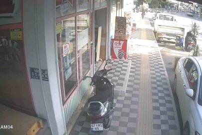 Kendi motosikleti gibi çalıp götürmesi saniyeler sürdü