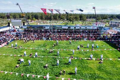 Kepez’de pehlivanlar dualı çayıra çıktı