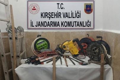Kırşehir’de kaçak kazı yapan 5 şüpheli suçüstü yakalandı