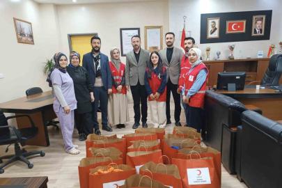 Kızılay heyetinden anlamlı hastane ziyareti