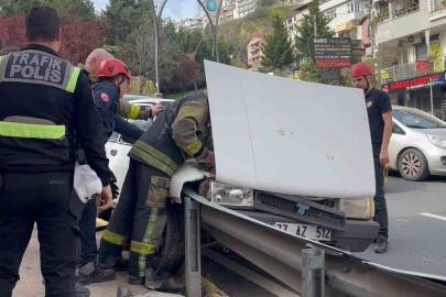 Kocaeli’de facianın eşiğinden dönüldü: Freni tutmayan otomobil bariyerlere çarptı