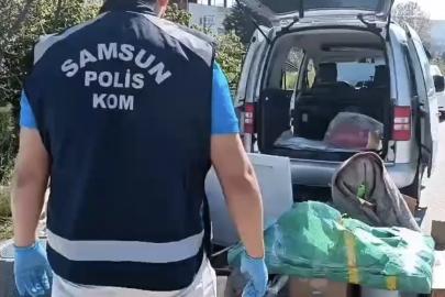 Koliden ve halıdan silah çıktı: Araçta şaşırtan gizleme yöntemi