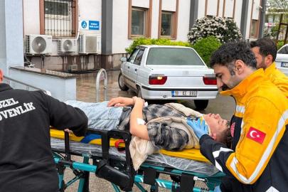 Kontrolden çıkan otomobil elektrik direğine çarptı: 3 yaralı