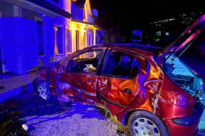 Kontrolden çıkan otomobil, evin duvarına çarparak durdu: 4’çocuk 9 yaralı