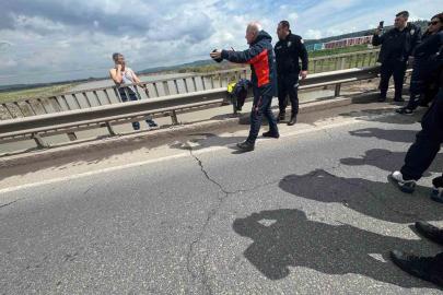 Köprüden atlamak isteyen şahıs AFAD ve polis tarafından ikna edilerek kurtarıldı