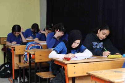 Körfez’de 4 bin 777 öğrenciye ücretsiz deneme sınavı desteği