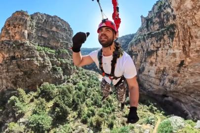 Korku ve heyecan bir arada: Mersin’de 5 saniye süren 220 metreden halatla atlama çılgınlığı