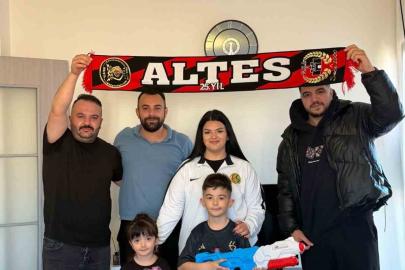 Kumbarasındaki parayı Eskişehirspor’a bağışlayan Hüseyin Buğra’ya sürpriz hediye