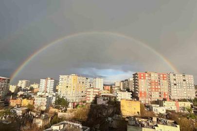 Kurtalan’da yağmur sonrası gökkuşağı göz kamaştırdı