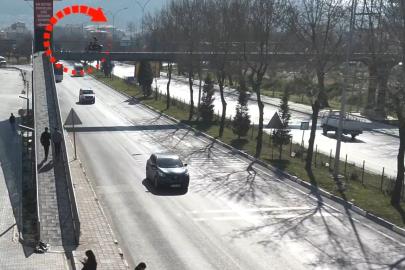 Kütahya İl Emniyet Müdürlüğü’nden motosiklet sürücülerine yaya üst geçidi uyarısı
