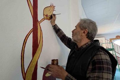 Kütahyalı imam görev yaptığı camileri hat ve nakkaş sanatı ile süslüyor