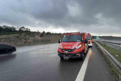 Kuzey Marmara Otoyolu’nda yağış kazayı beraberinde getirdi: 3 araç birbirine girdi