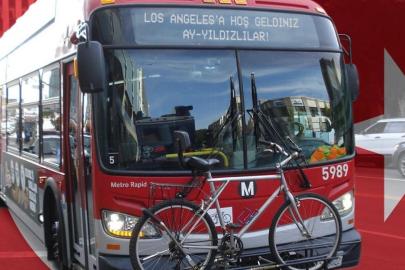 Los Angeles’taki otobüslere "Hoş geldiniz Ay Yıldızlılar" yazıldı