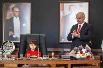 Malatya Büyükşehir Belediye Başkanı Sami Er, koltuğunu Ece Sayar’a devretti