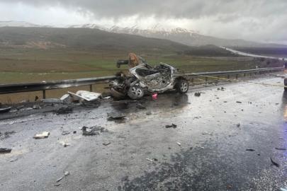 Malatya’da tır ile otomobil kafa kafaya çarpıştı: 3 ölü, 1 yaralı