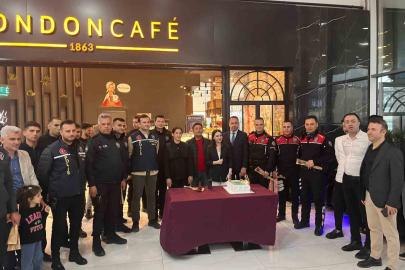 Mardin’de kavga ihbarına giden polislere sürpriz kutlama