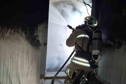 Mardin’de müstakil evin damındaki kulübede çıkan yangın söndürüldü